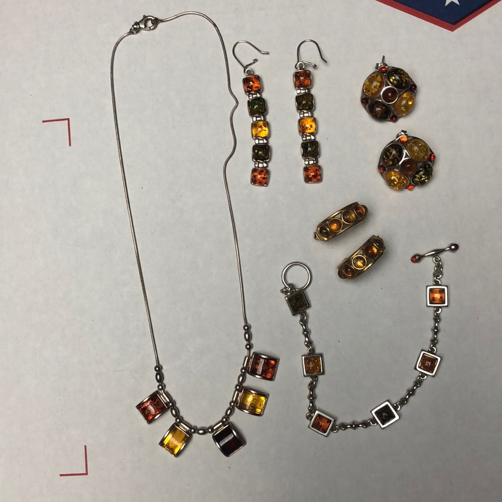 Vintage resin jewelry set 1970s